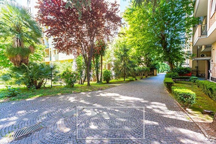 Appartamento trilocale in affitto in Viale Pico della Mirandola, Ardeatino Montagnola, Roma
