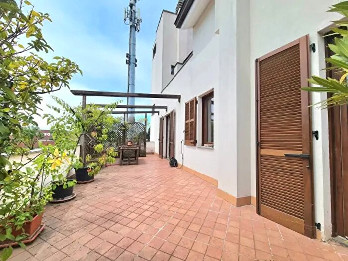 Appartamento quadrilocale in vendita in Via Novara, Legnano