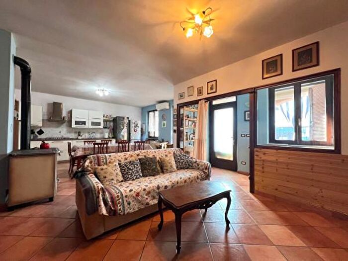 Casa con 6 locali in vendita in Via Lame, Canale