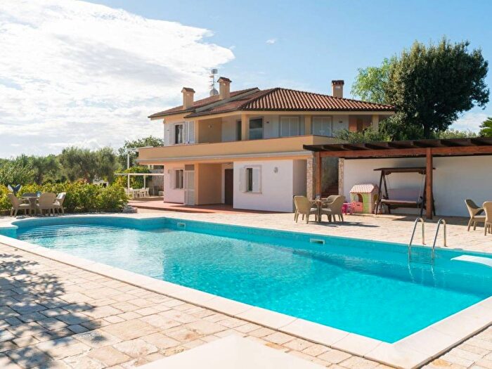 Casa con 6 locali in affitto in Strada Lungomare Pontino, Lungomare Di Sabaudia, Sabaudia