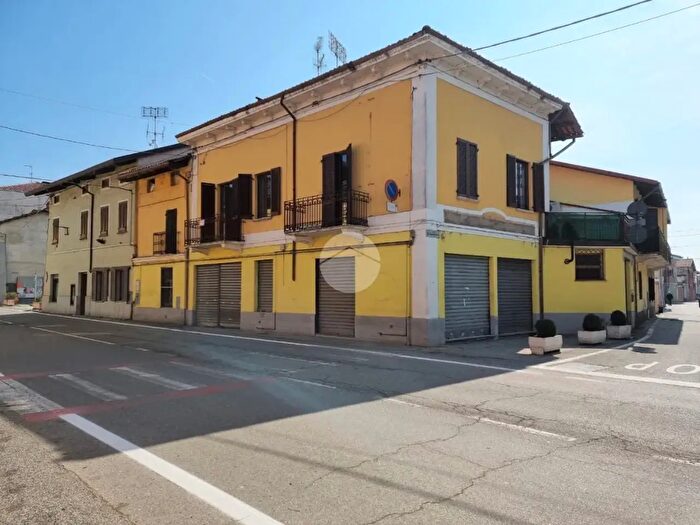 Casa con 12 locali in vendita in Via G Garibaldi, Rondissone