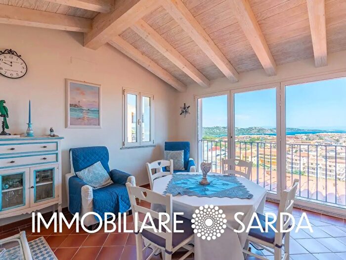 Appartamento quadrilocale in vendita in Via dei Cisti, Palau