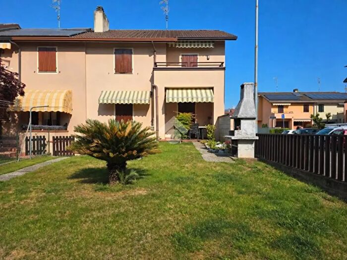 Case in Vendita e in Affitto - 2