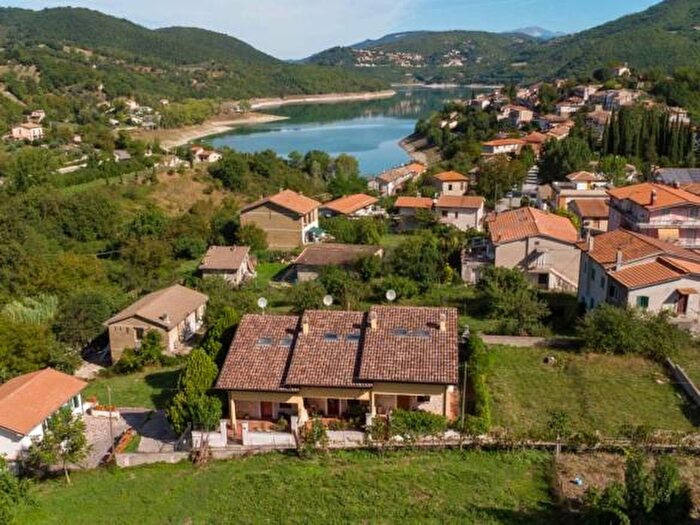 Casa bilocale in vendita in Viale della Gioventù Colle di Tora, Colle Di Tora
