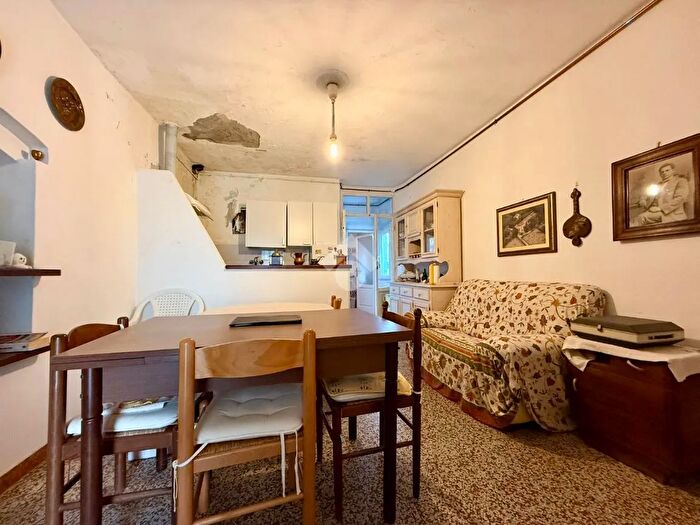 Appartamento trilocale in vendita in V Cisa, Sarzana