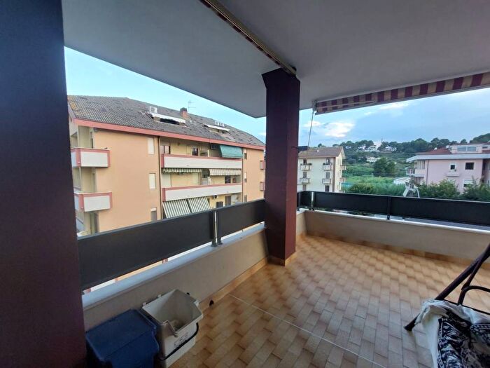 Appartamento con 5 locali in affitto in Viale Maiella, Centro, Francavilla al Mare
