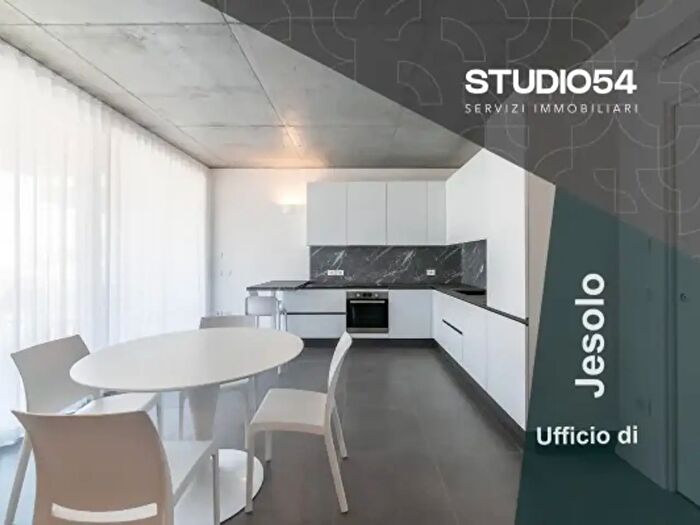 Appartamento trilocale in vendita in Via Monsignor Giovanni Marcato, Jesolo