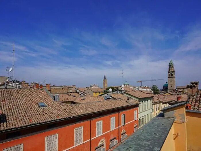 Appartamento trilocale in vendita in Via Francesco Petrarca, Parma