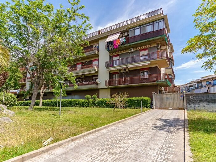 Appartamento con 6 locali in vendita in Via Immacolata, Catania