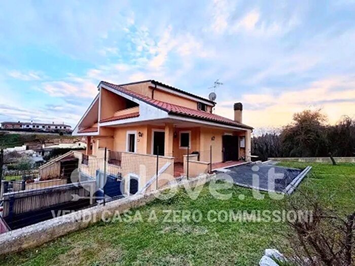 Casa con 5 locali in vendita in Via Alfredo Mastrella, Lariano