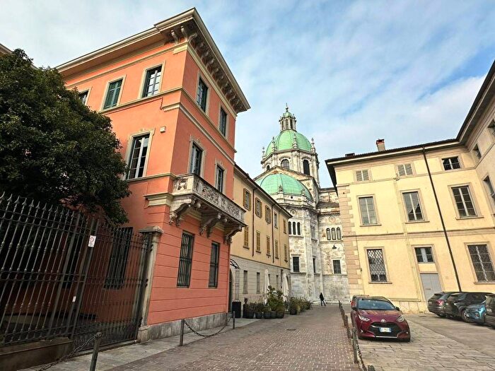 Appartamento bilocale in affitto in Via Carlo Porta, Centro Storico, Como