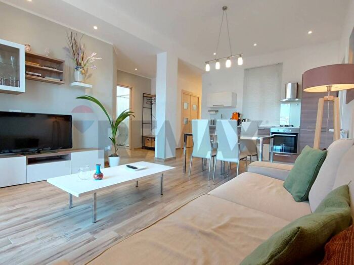 Appartamento trilocale in affitto in Corso Alberto Amedeo, Zisa, Palermo