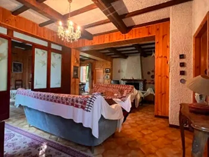 Casa con 6 locali in vendita in Via Casa Mezzanotte, Pievepelago