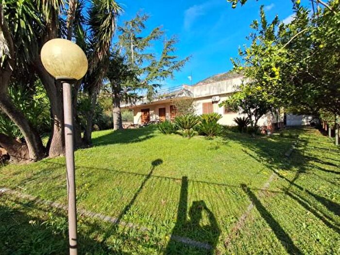 Casa con 6 locali in vendita in Via Caserta Snc, Cicciano