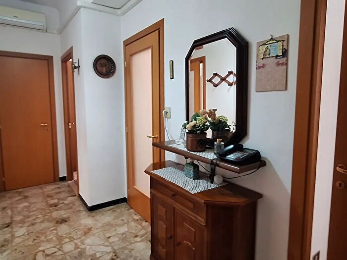 Appartamento quadrilocale in vendita in Via Capodistria, Ancona