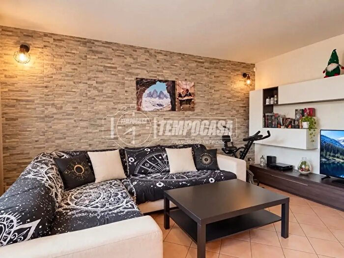 Appartamento trilocale in vendita in Casirate D'Adda