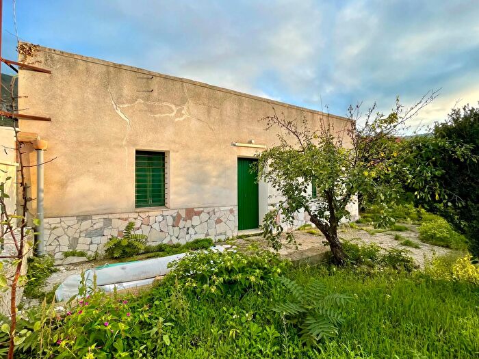 Casa quadrilocale in vendita in Cda Fraginesi Snc, Castellammare Del Golfo