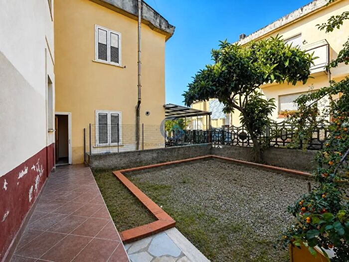 Casa con 6 locali in vendita in Via Cardinale Vincenzo Lauro, Catanzaro