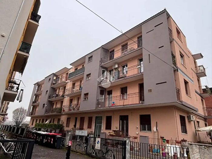 Appartamento bilocale in vendita in Viale Giulio Cesare, Novara
