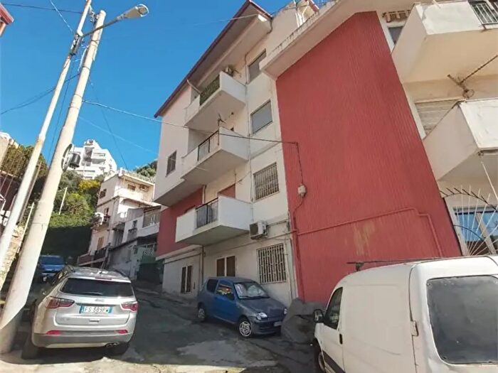 Appartamento con 5 locali in vendita in Viale Italia, Messina