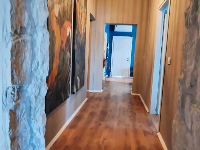 Casa con 8 locali in vendita in Via Valle, Ronca