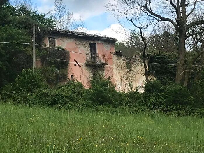 Casa con 10 locali in vendita in Castel Di Sangro