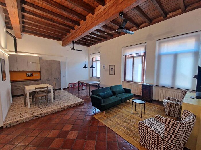 Appartamento quadrilocale in affitto in Via Gilberto Govi, Centro, Mantova