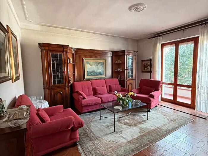 Appartamento con 9 locali in vendita in Pisa