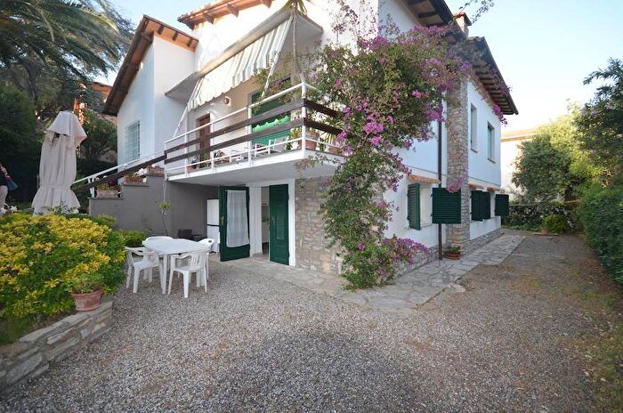 Appartamento trilocale in affitto in Via Vito dAncona, Castiglioncello, Rosignano Marittimo