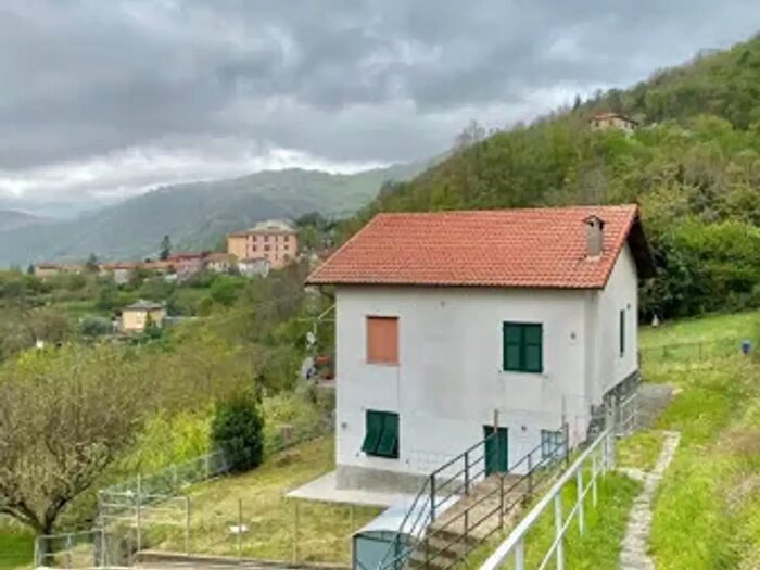 Appartamento quadrilocale in affitto in Via Giovanni Bombrini, Davagna
