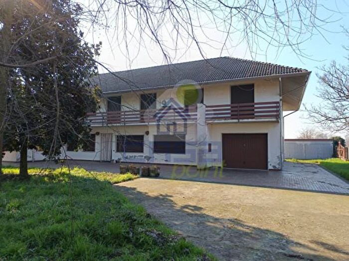 Casa con 5 locali in vendita in Sospiro