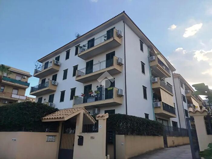Appartamento quadrilocale in affitto in Via Oreste Lo Valvo, Palermo