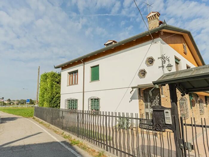 Casa trilocale in vendita in Via Pasubio Piove di Sacco Pd, Piove Di Sacco