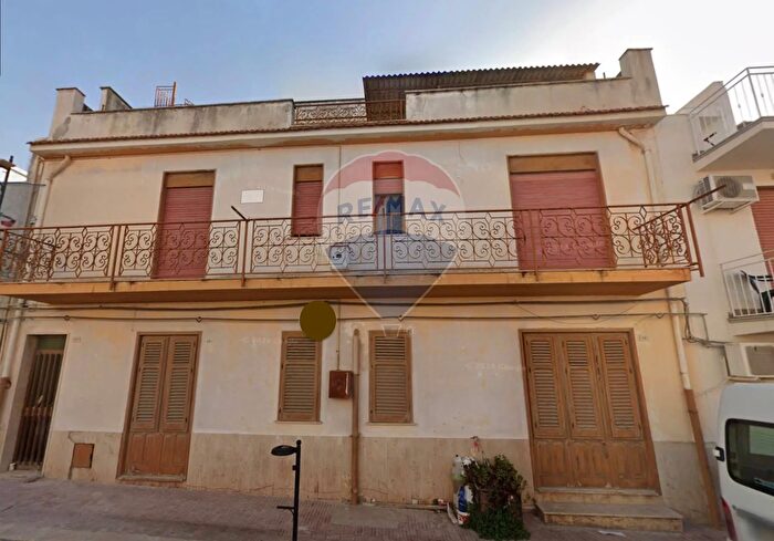 Casa con 9 locali in vendita in Via Liberta, Terrasini