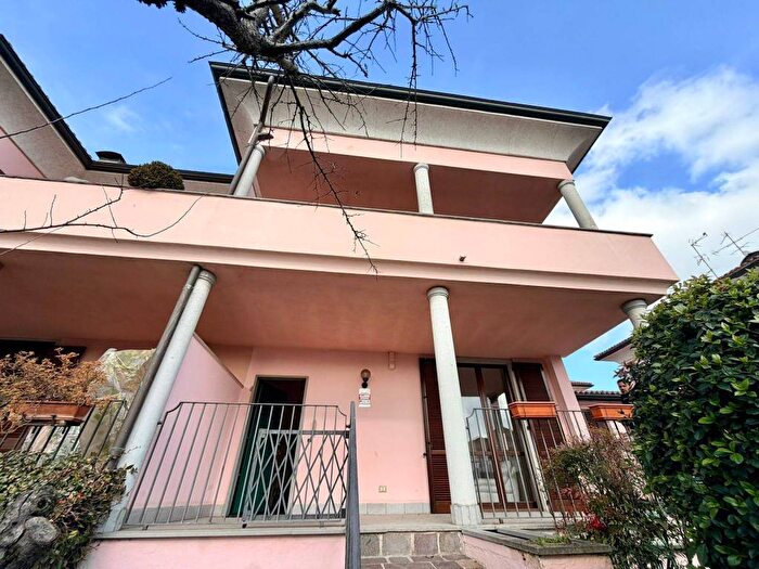 Casa con 6 locali in affitto in Via Giacomo Leopardi, Centro, Basiglio