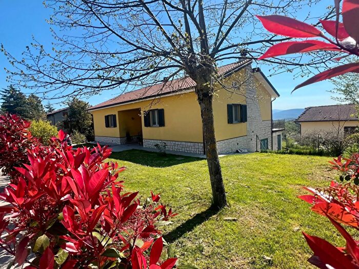 Casa con 10 locali in vendita in Venatura, Sassoferrato