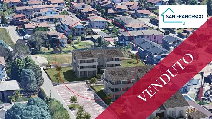 Casa quadrilocale in vendita in Via S Francesco Lazzate, Lazzate