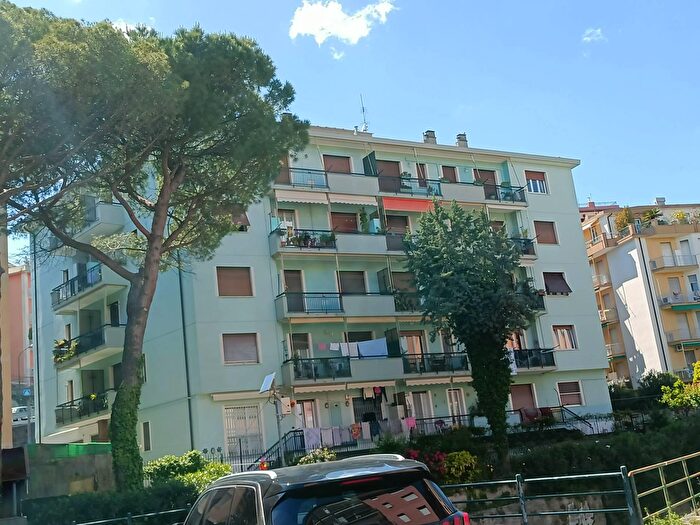 Appartamento trilocale in affitto in Via Trieste, Arenzano