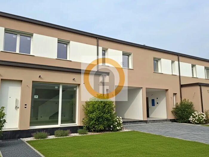 Casa quadrilocale in vendita in Tezze Sul Brenta