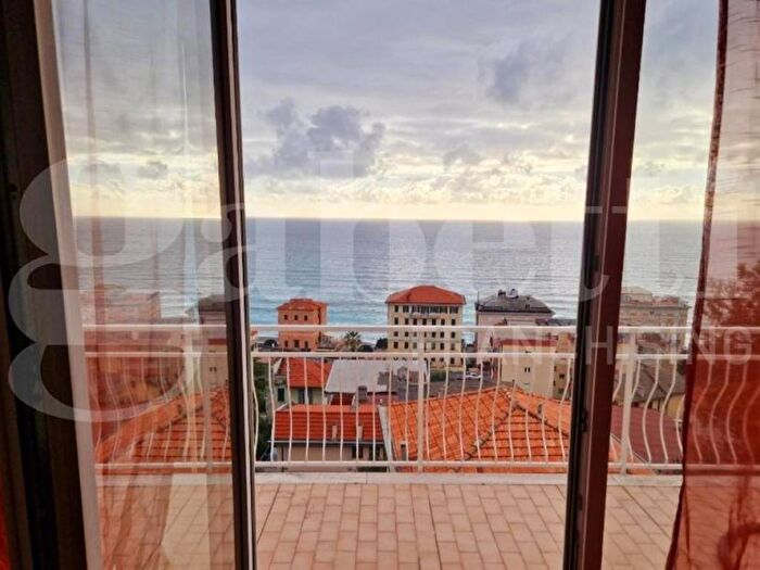 Casa quadrilocale in affitto in Via Argonauti, Centro, Varazze