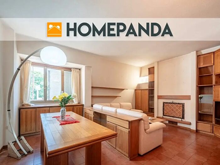 Appartamento con 6 locali in vendita in Via XXVII Aprile, Massa