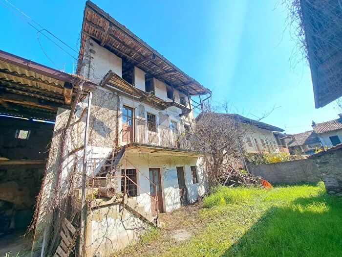 Casa con 5 locali in vendita in Via Camillo Benso Conte di Cavour, Zimone