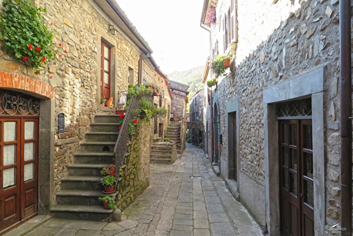 Casa con 5 locali in vendita in Licciana Nardi