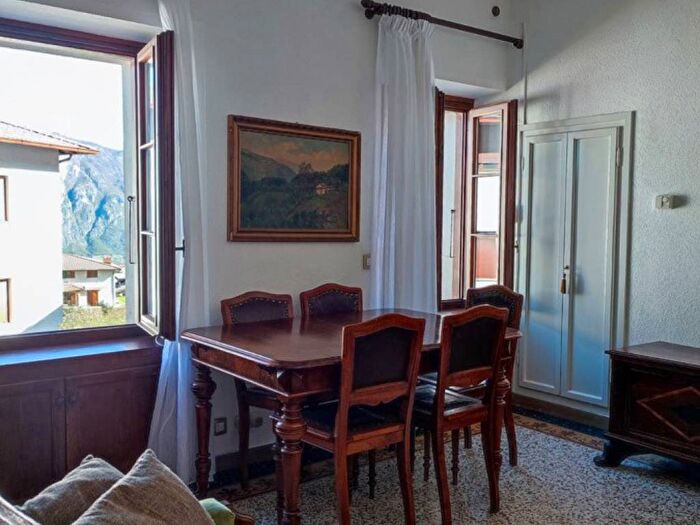 Appartamento trilocale in affitto in Via Ponna, Laino