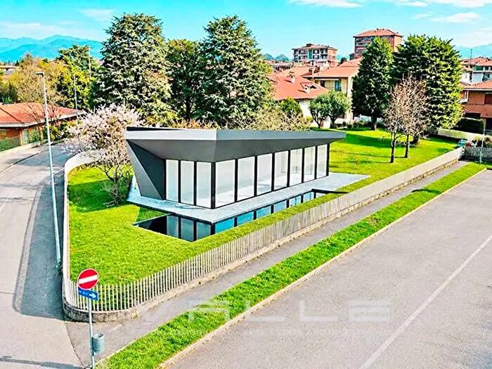 Casa quadrilocale in vendita in Via Ippolito Nievo, Mozzo