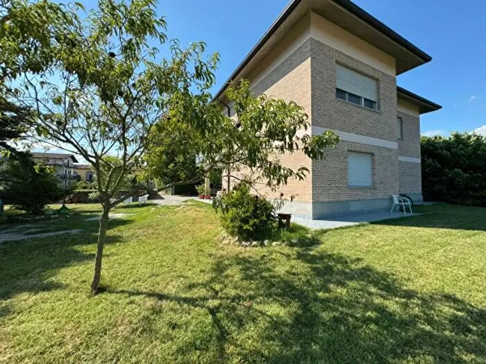 Casa con 6 locali in vendita in Via Marzo, Alessandria