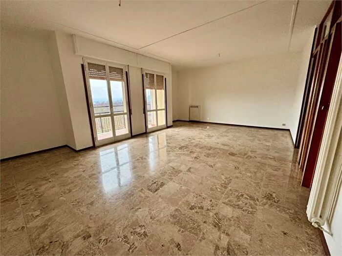 Appartamento quadrilocale in vendita in Via Umberto Maddalena Sesto Calende Va, Sesto Calende