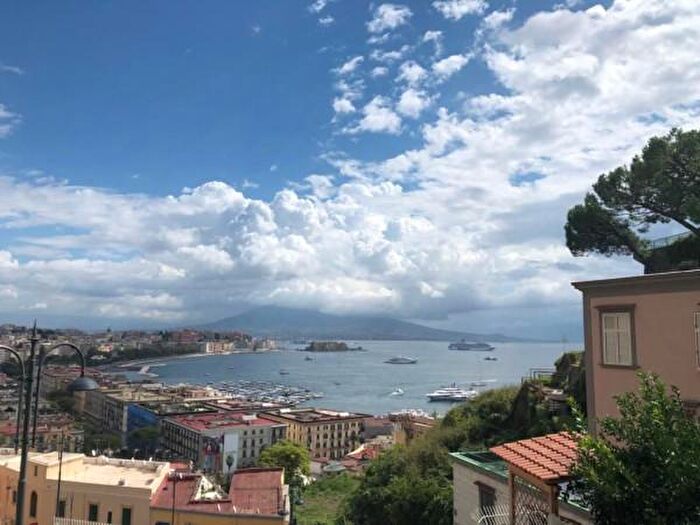 Appartamento quadrilocale in vendita in Via Palizzi, Napoli