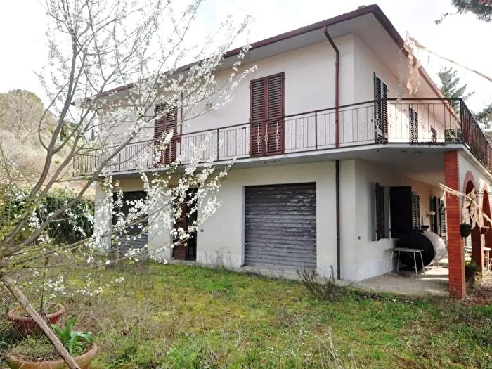 Casa con 7 locali in vendita in Castelfranco Piandiscò