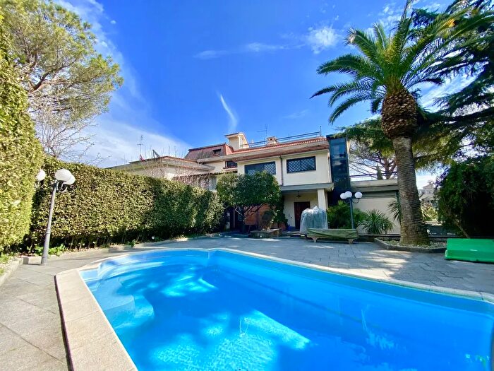 Casa con 5 locali in vendita in Via Gaetano Koch, Roma